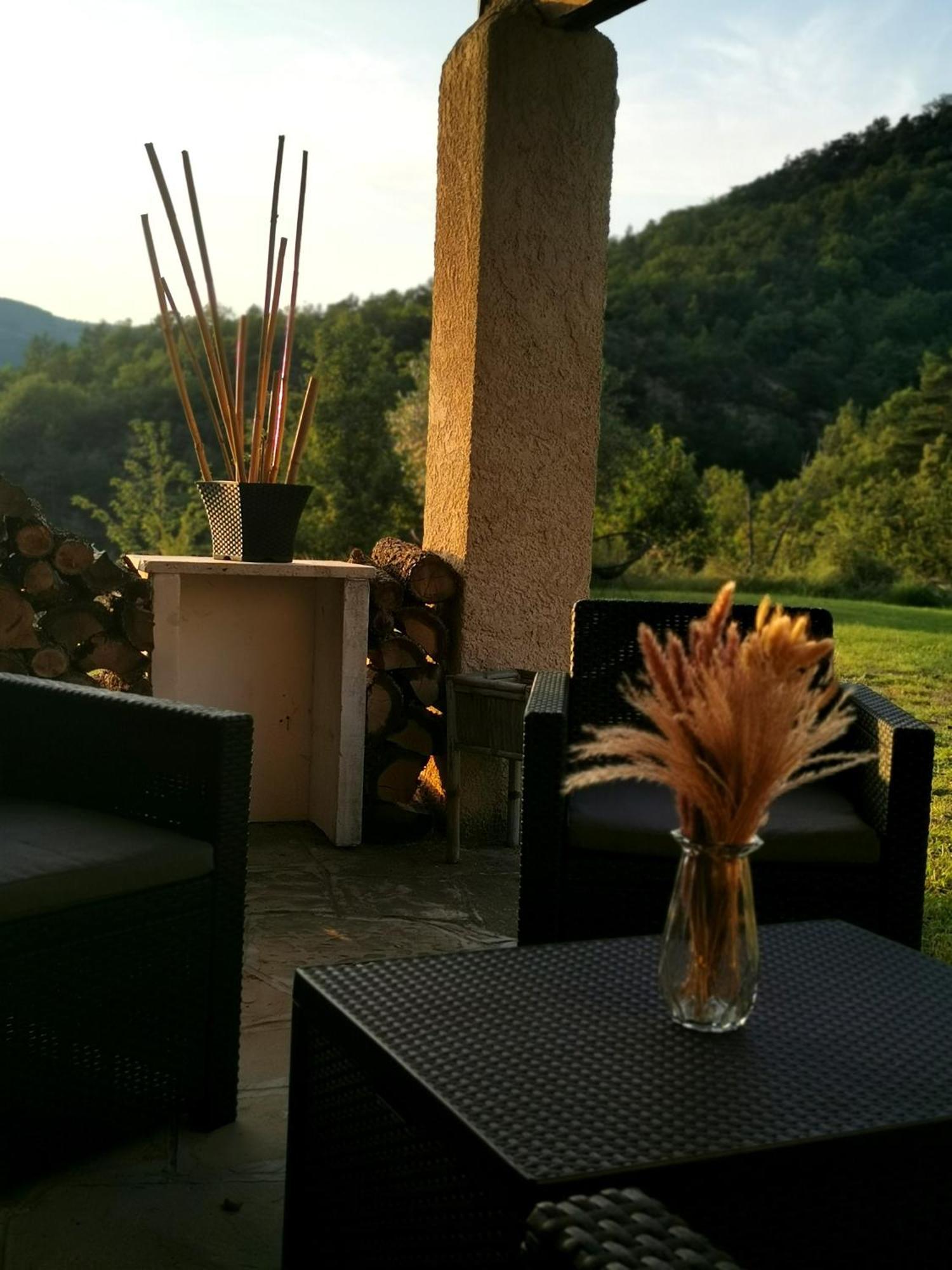 Charmant Appartement Dans Corps De Ferme Aiglun Aiglun (Alpes-de-Haute-Provence) Exterior foto